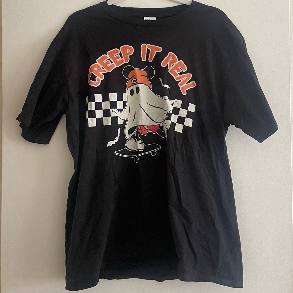 NWOT. Mickey Mouse Halloween graphic tee. Size large.